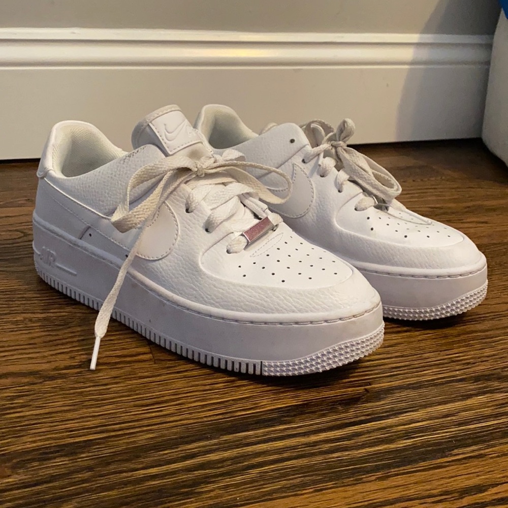 NIKE AIR FORCE 1